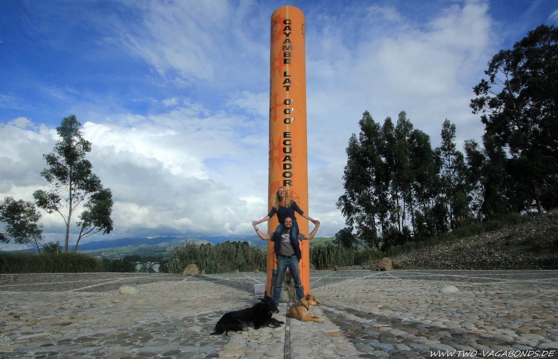 ECUADOR 2014 - ÄQUATOR-MONUMENT