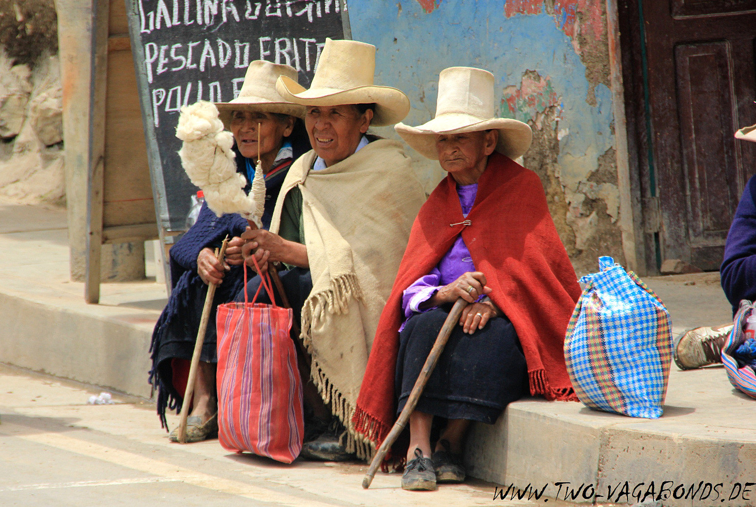 PERU 2015 - INDIGENAS IN ENCANADA