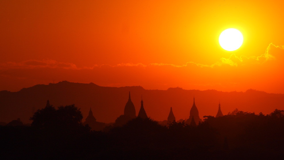 The sun sets in Bagan