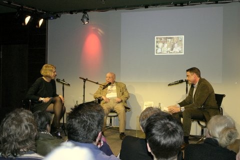 Coco Schumann im Gespräch mit Caroline Gille und Niels Schröder anlässlich der Buchpremiere von „I got Rhythm" über das Leben von Coco Schumann. Dussmann das Kulturkaufhaus, 9.5. 2014