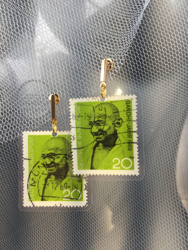 Ghandi / Briefmarken mit Portrait von Ghandi in grün