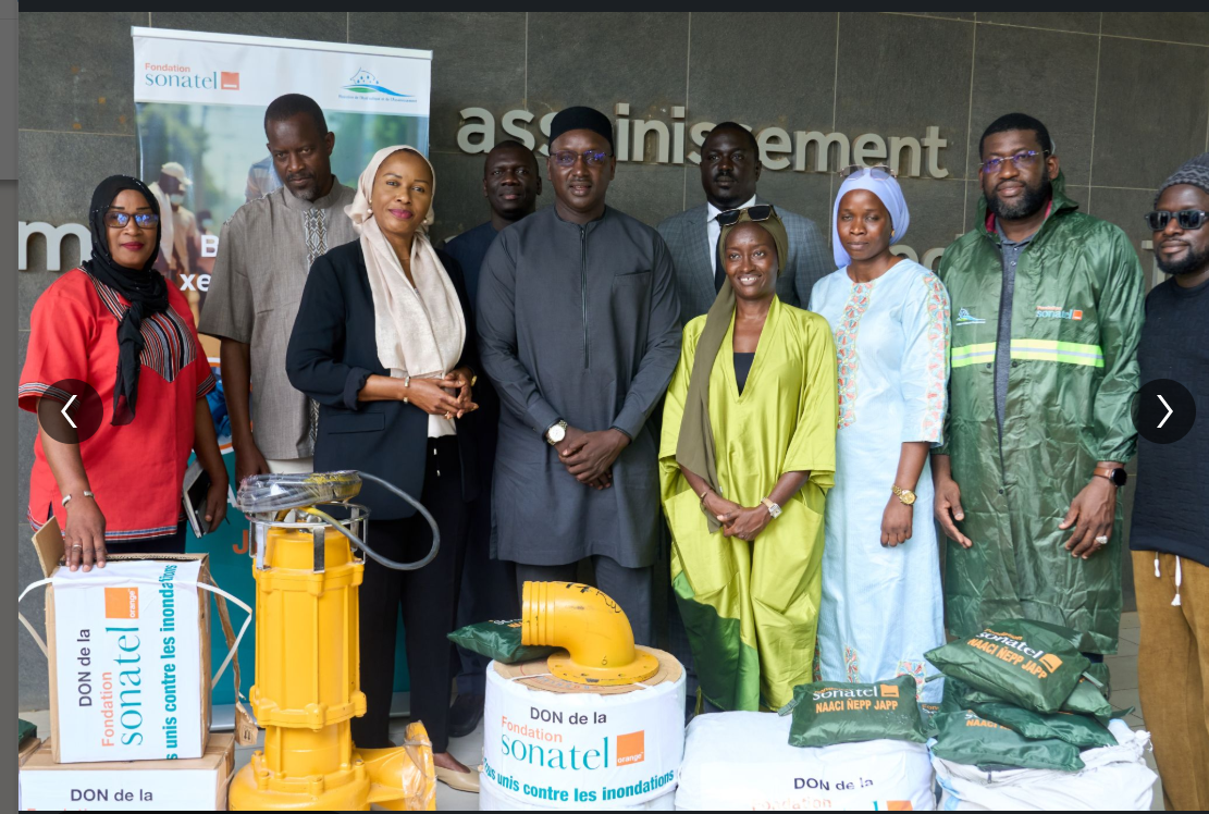 RSE- SONATEL / Dons de Matériels : Electropompes, Coffrets électriques, Tenues de Pluies