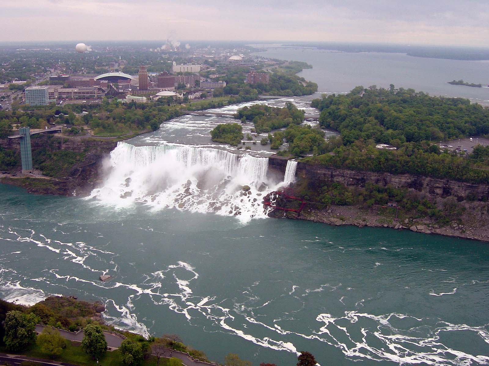 Blick vom Observation Deck zu den American Falls