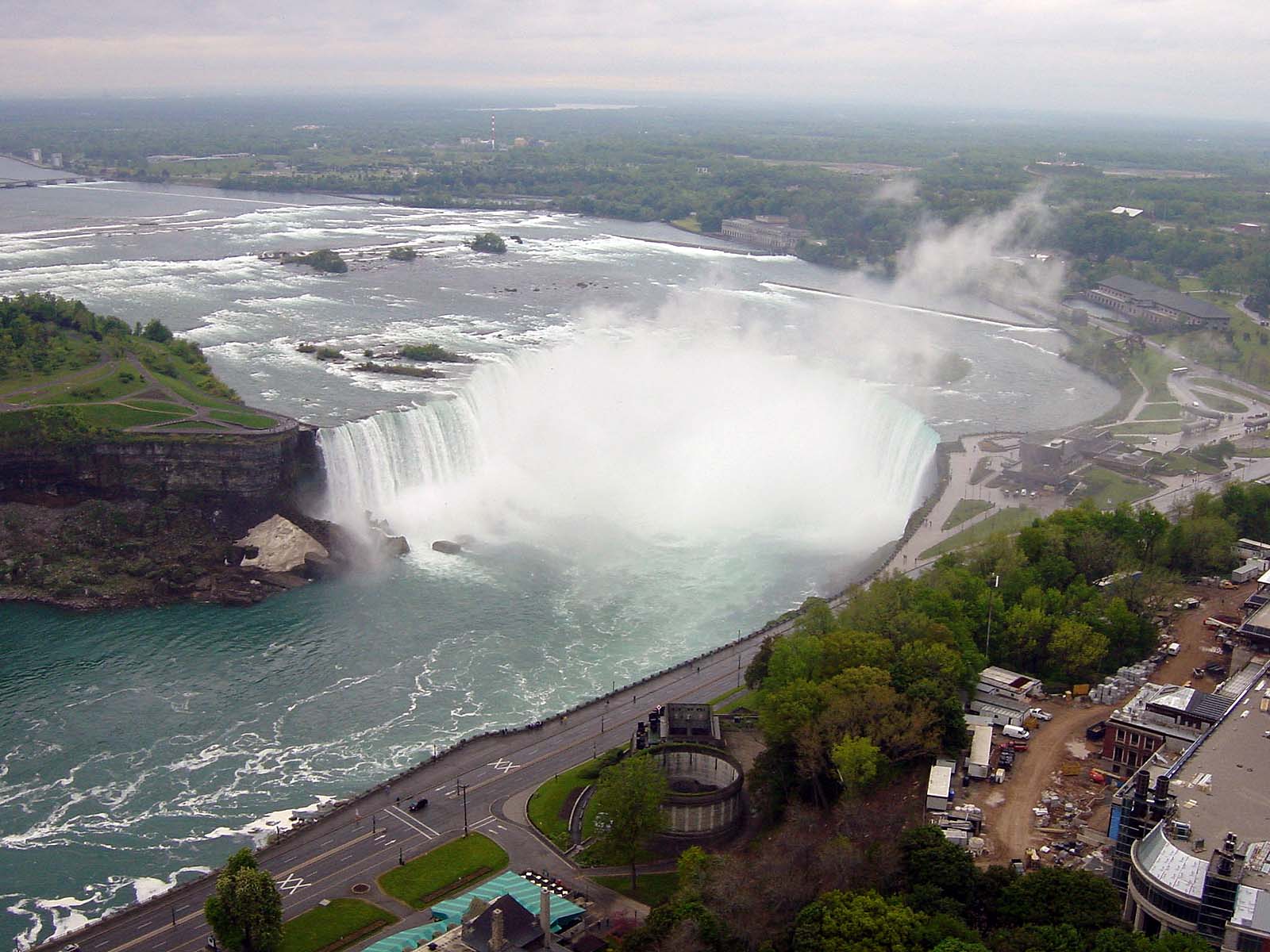 Blick vom Observation Deck zu den Canadian Horseshoe Falls