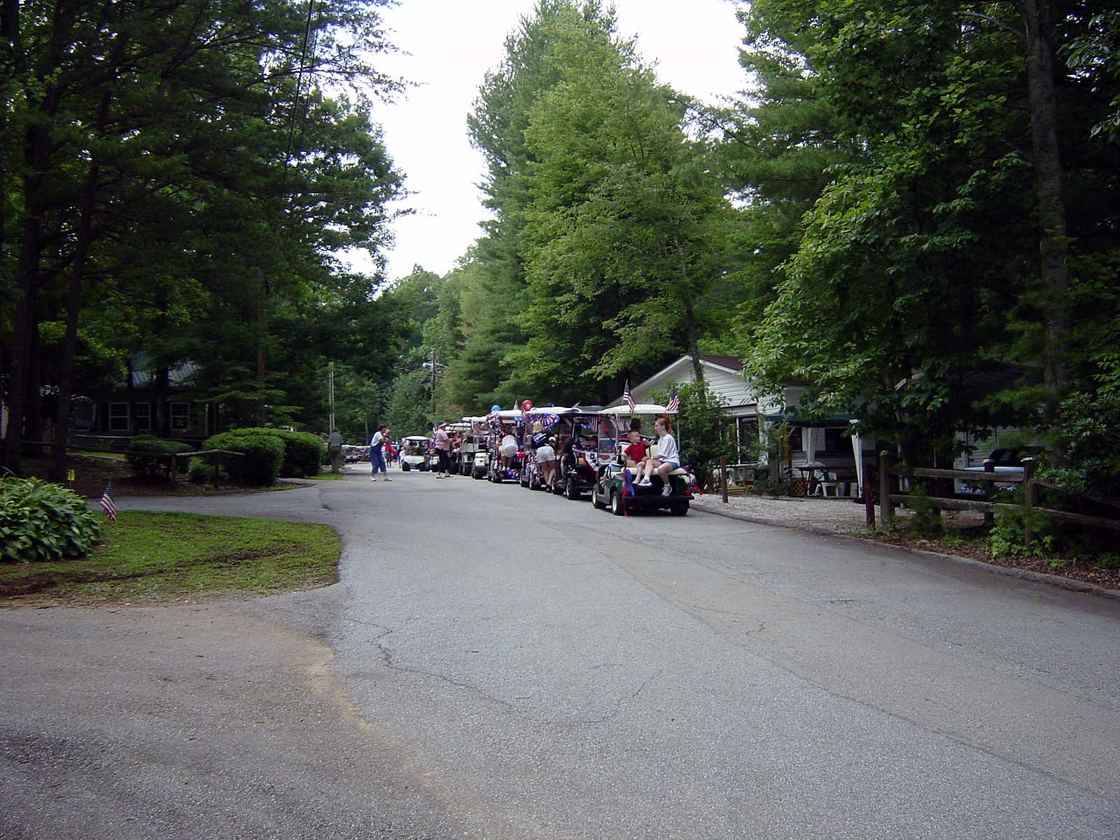 Golf Cars Parade am Independence Day, Mountain-Lakes Resorts