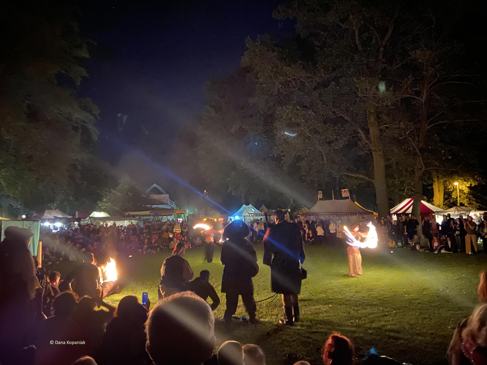 Vergangene Mittelaltermärkte im Marburger Schlosspark. Für eine mittelalterliche Stimmung sorgten viele gewandete Besucher, Künstler & Händler. 