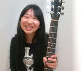 k9musicschoolのキッズギターコースの女の子の生徒さんの画像