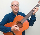 k9musicschoolの演歌ギターコースの男性の生徒さんの画像