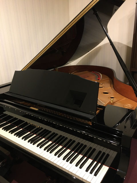 レッスン使用ピアノ　KAWAIグランド　NX-40