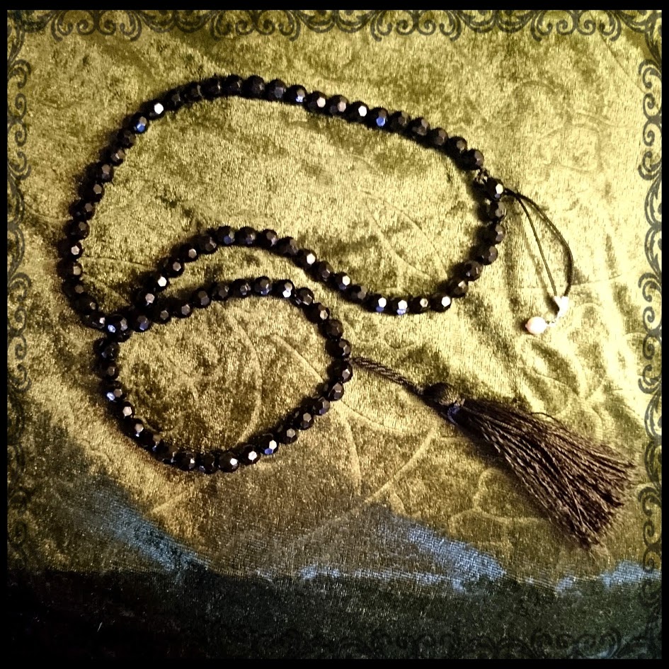 "Black tassel necklage"