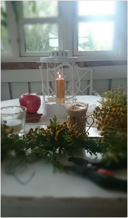Höstpyssel och kaffemys innan middagen...