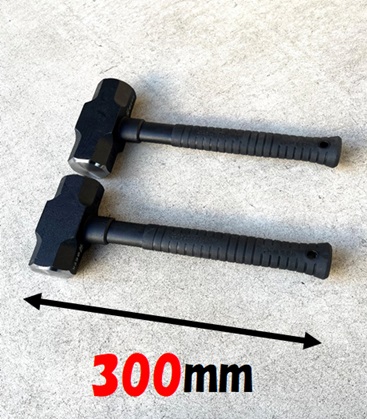 全長は約30cm。腰袋や工具箱にも収まりやすく、狭い場所での作業でも取り回しの良いサイズ感です。