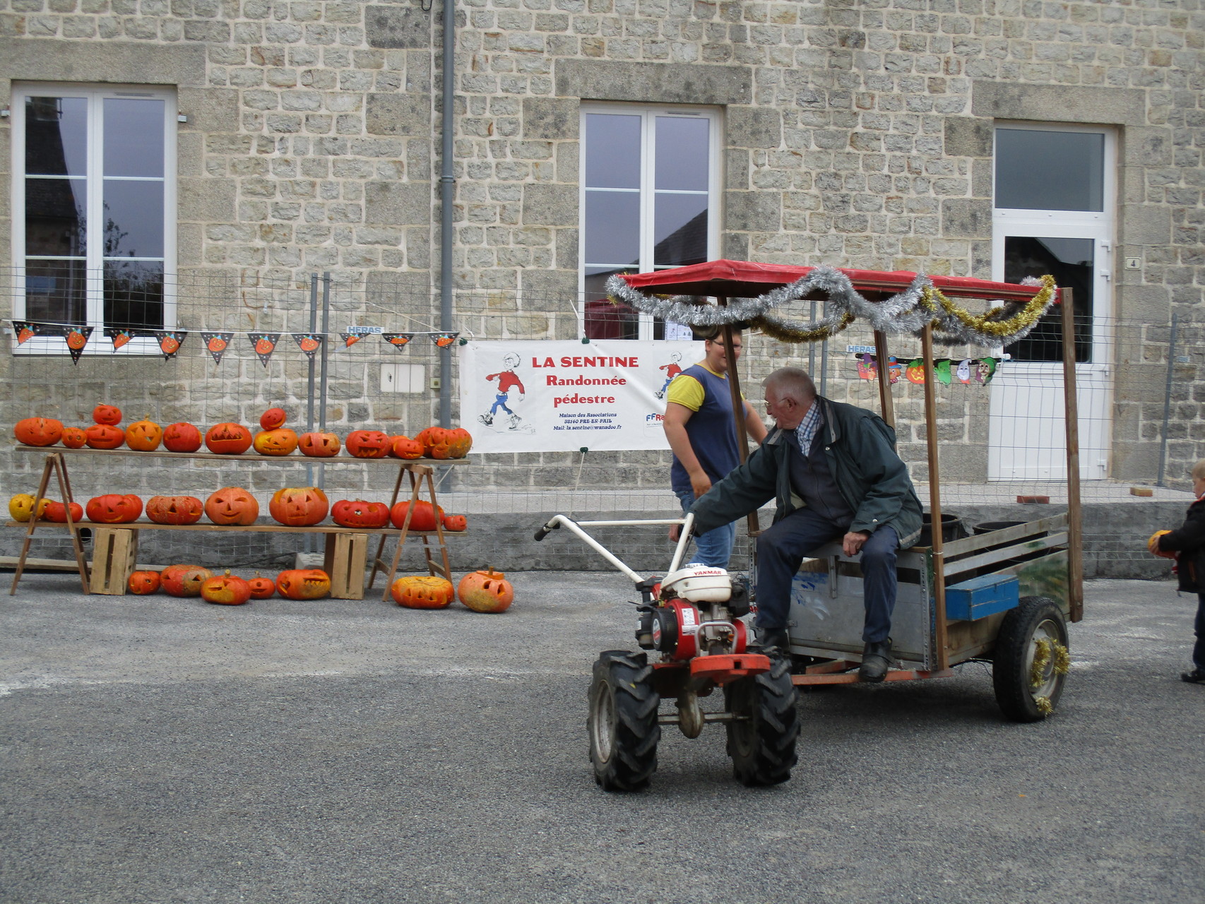 Roger fait son petit tour. Quel régal pour les enfants...