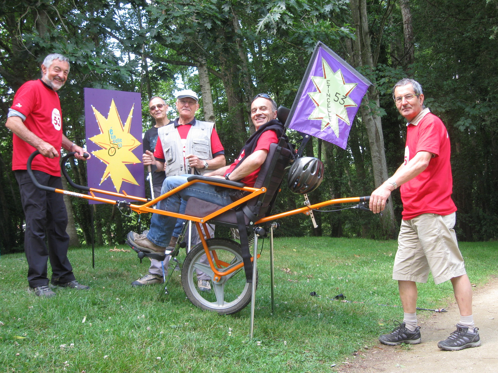 Pascal et les randonneurs de la marche nordique