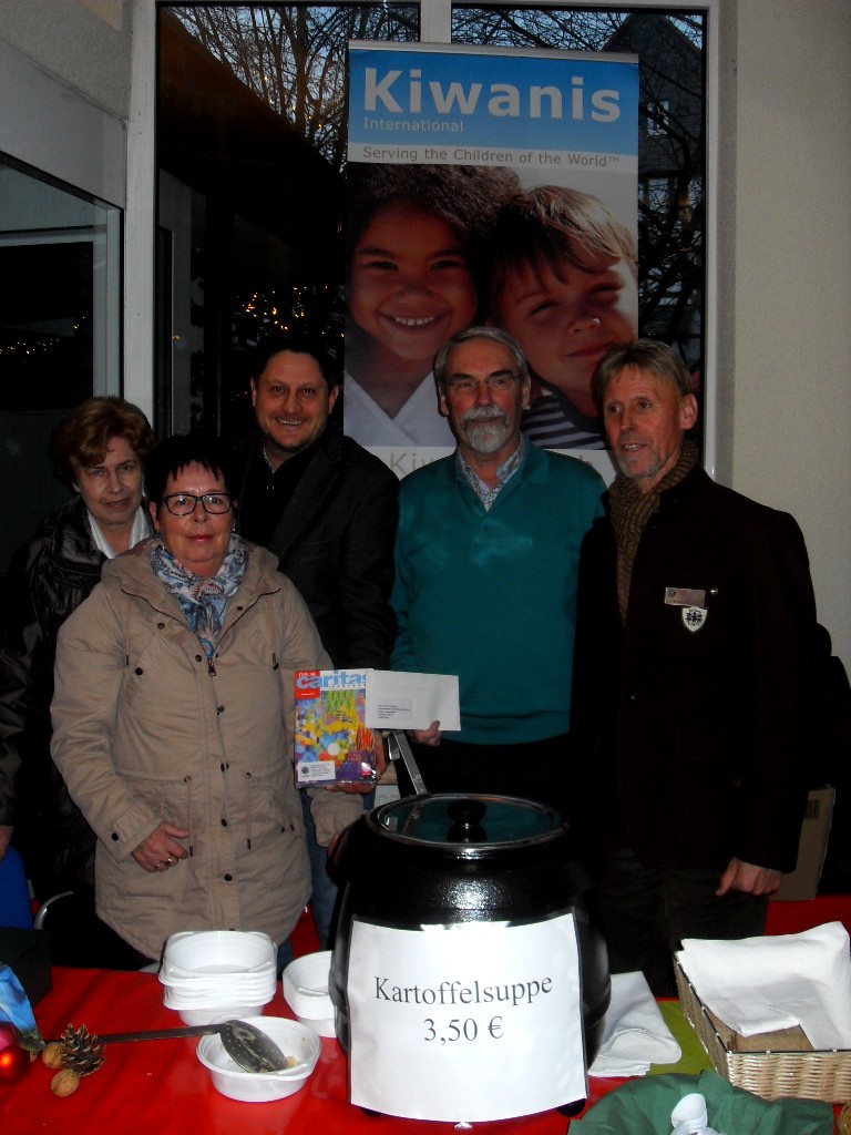 Advent in den Höfen 2016: Verkauf Kartoffelsuppe, Spendenübergabe an Haus Carl Sonnenschein und Besuch Governor Pauly