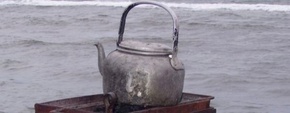 still-life: kettle at the beach