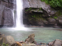 Wasserfall mit Pool