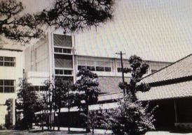 旧東校舎と新校舎（昭和40年代）