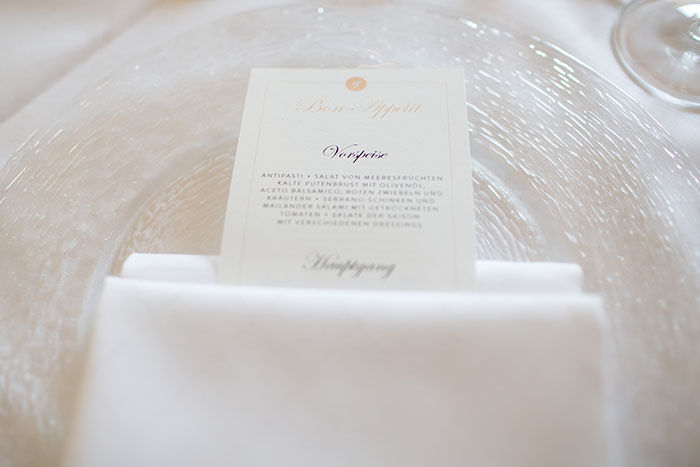 edle Hochzeitsmenükarte und gesamte Papeterie von der Hochzeitsagentur Efi
