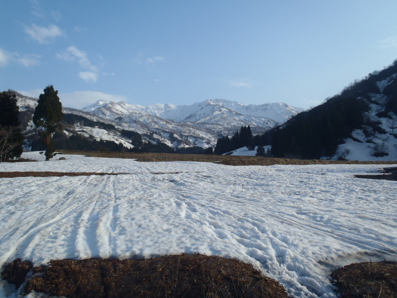 焼山温泉からの高松山，昼闇山