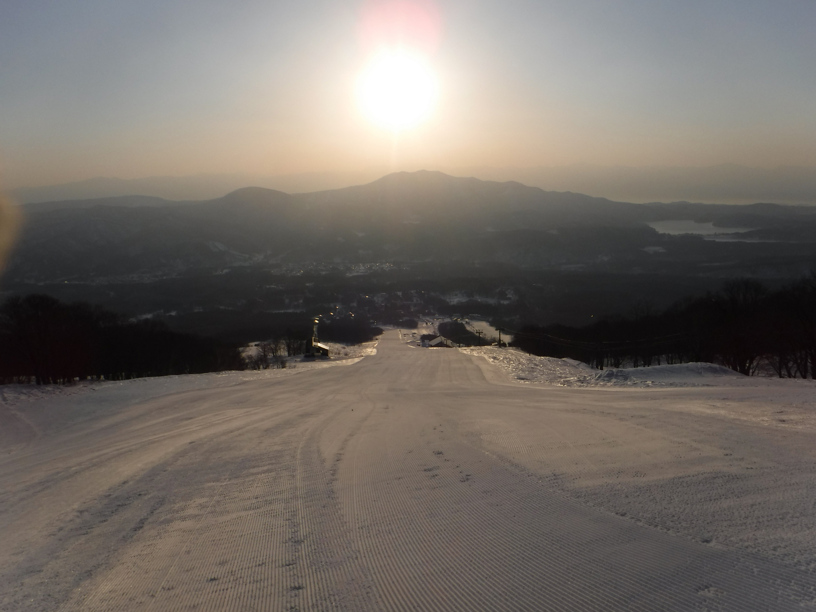 7:05　ゲレンデ内は圧雪されガリガリ、せっかくの新雪を！