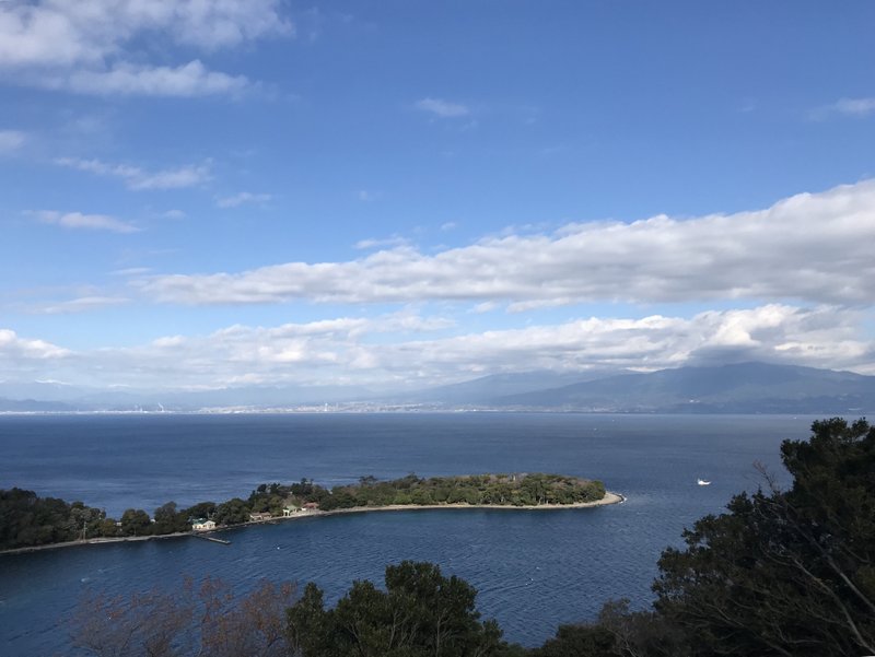 10:30　大瀬崎　富士山は雲の中。南アルプス北部が良く見える。標高200m付近まで登り。