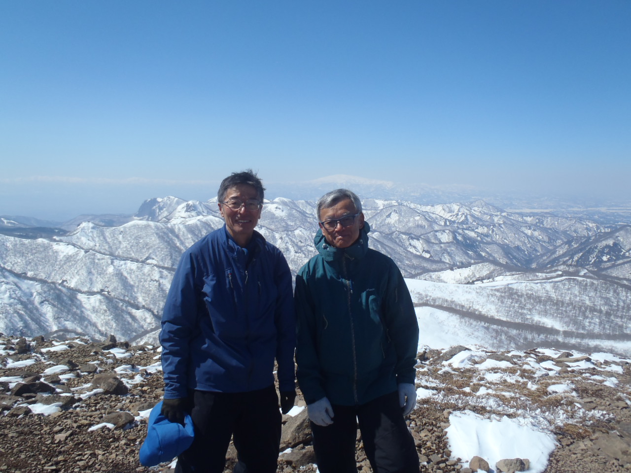 朝日連峰,黒伏山を背に