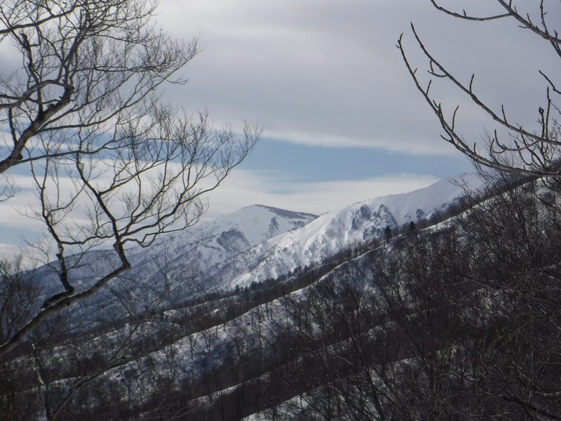 昨年登った、三岩山、窓明山方面