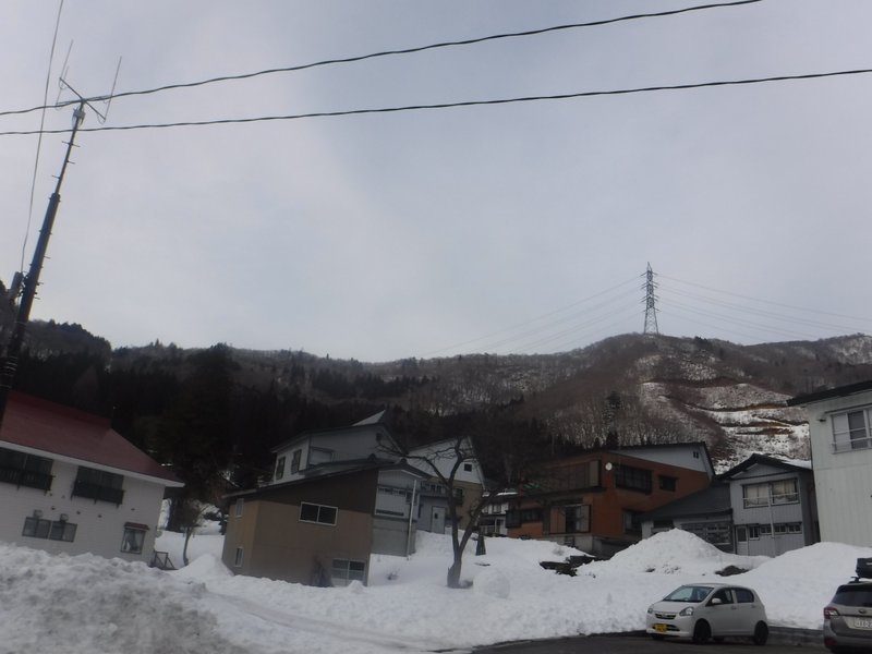 東谷山方面、南面で雪は少ない