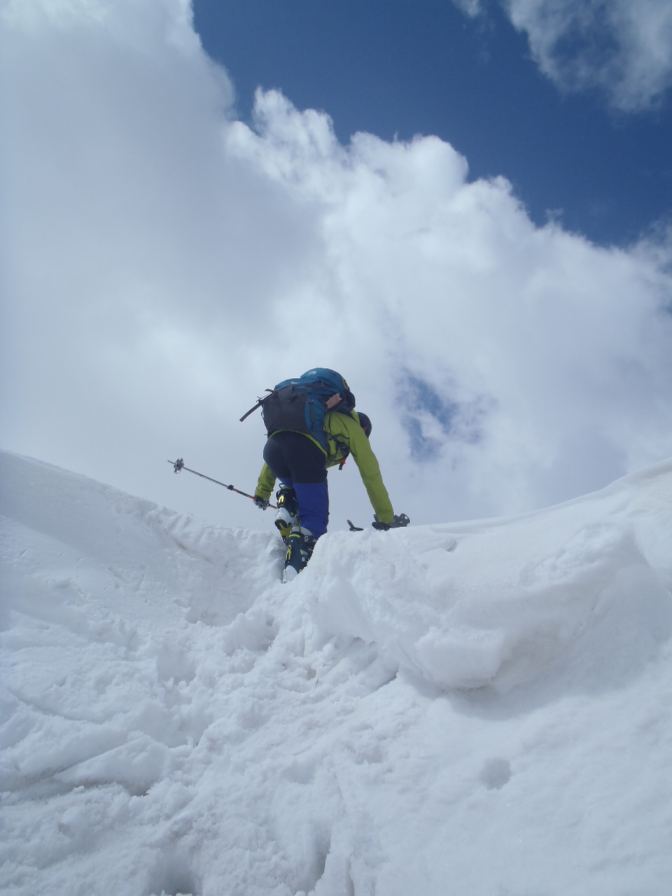 1040_雪庇を乗越す(小倉山)