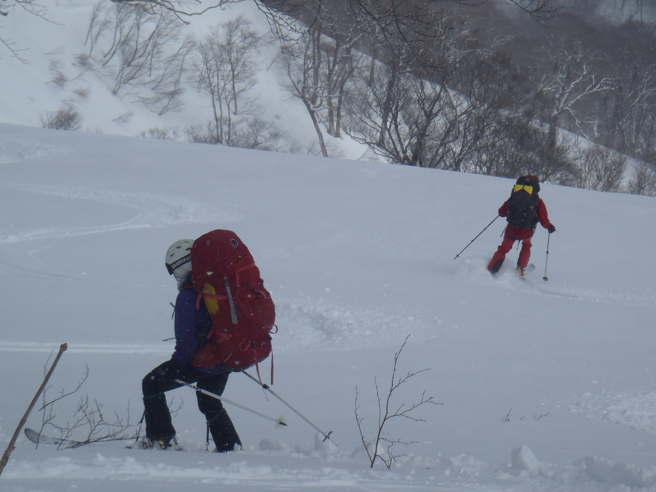 標高:1,583mからの枝尾根を滑走