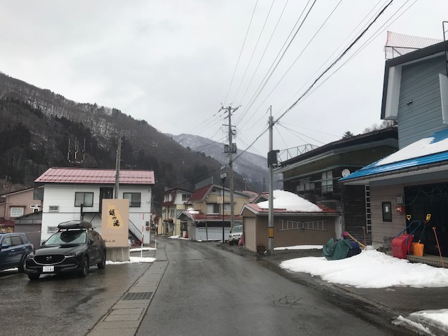 桧枝岐アメダスの積雪は52cm、見た感じはもっと少ない