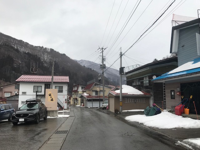 桧枝岐アメダスの積雪は52cm、見た感じはもっと少ない