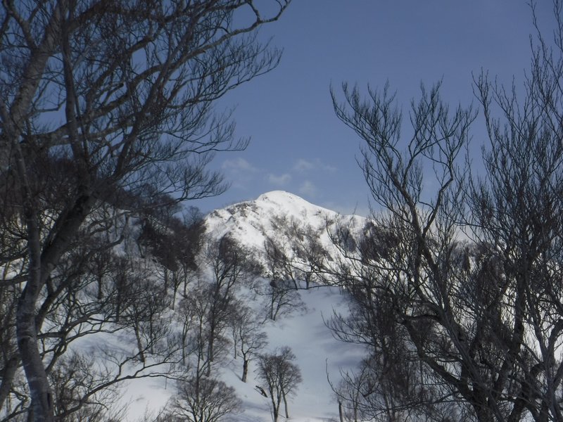 14:10　コルから昼闇山、まだ遠い・・