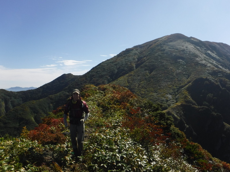 中ノ岳北面も紅葉が始まり美しい