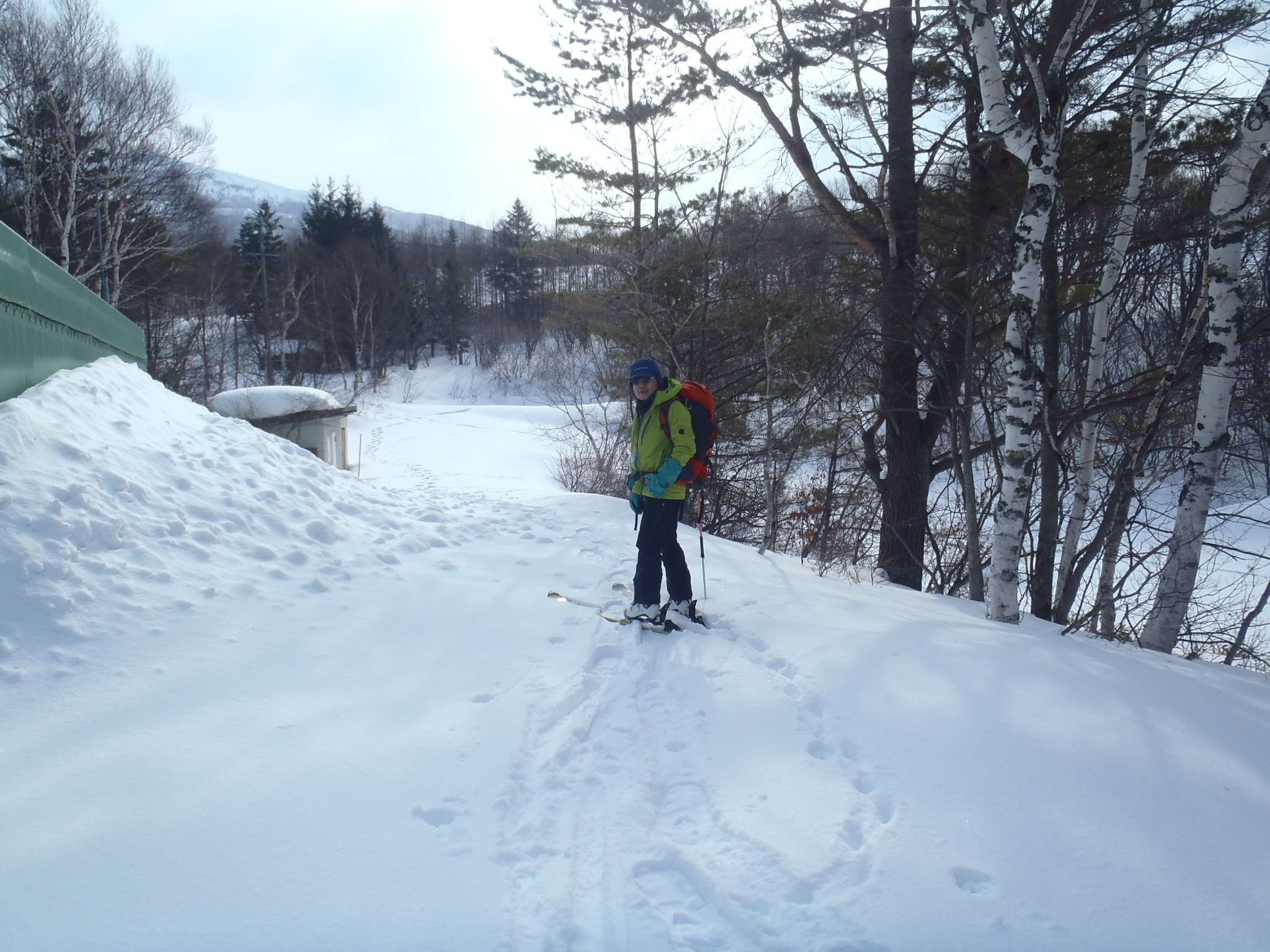 ゴルフ場手前より入山