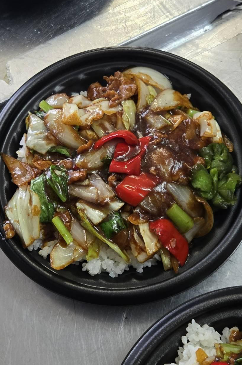 ホイコーロー丼　550円(税込)