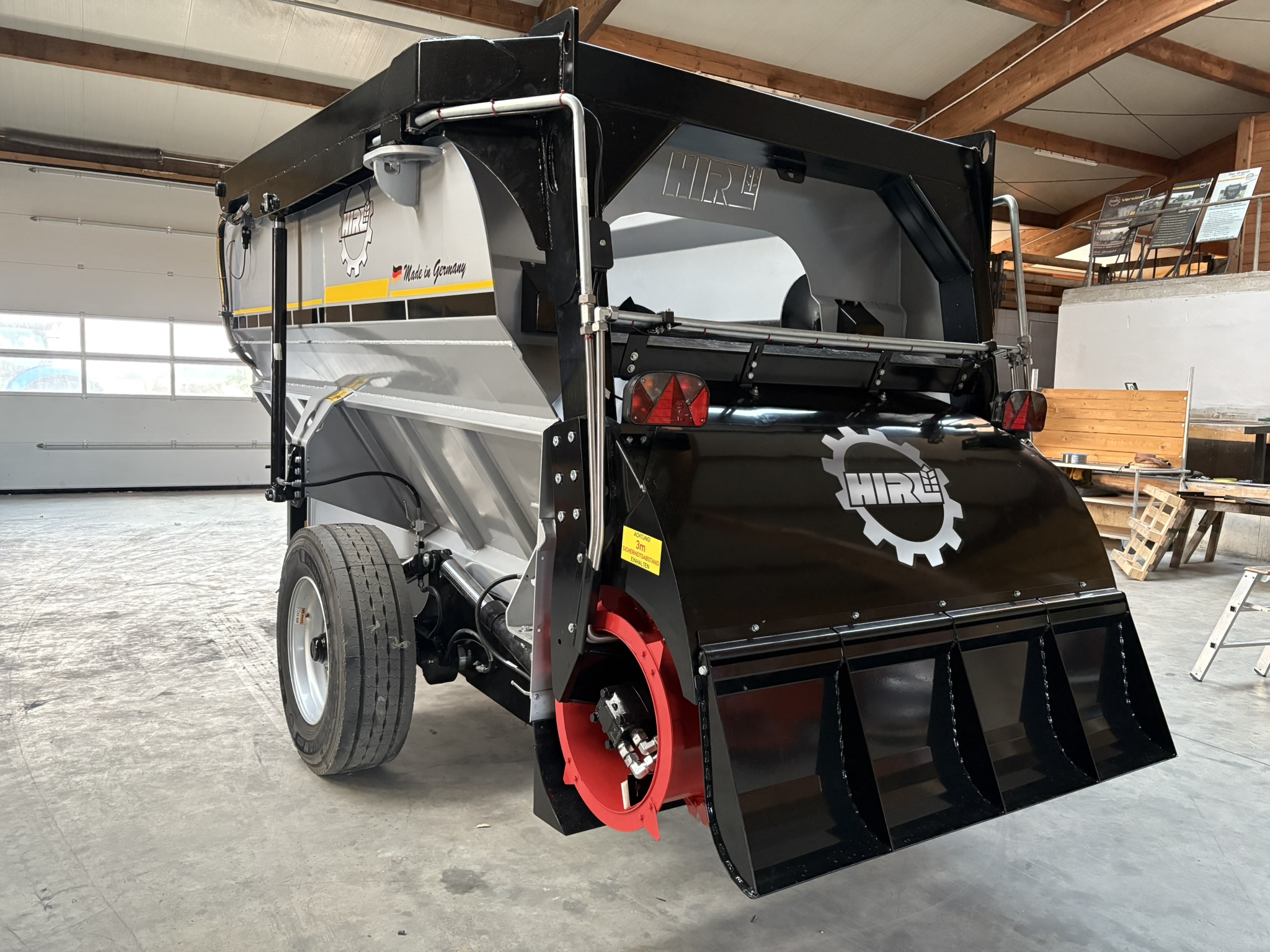 Futtermischwagen Fräsmischwagen Heckfräse Hirl T horizontal Pro