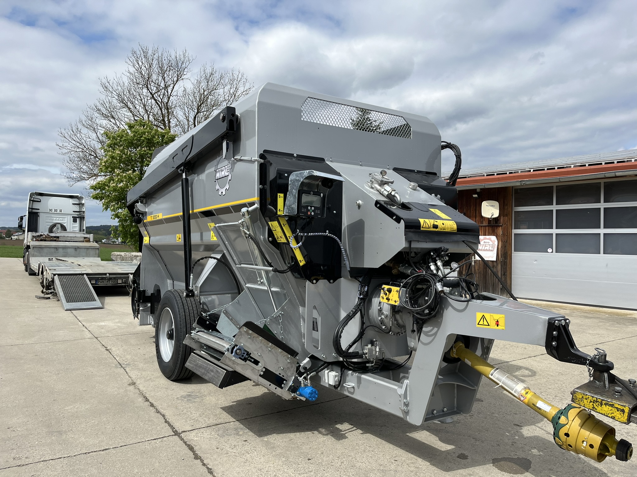 Futtermischwagen Wiegecomputer Anhängung und Zapfwelle Hirl T horizontal Pro