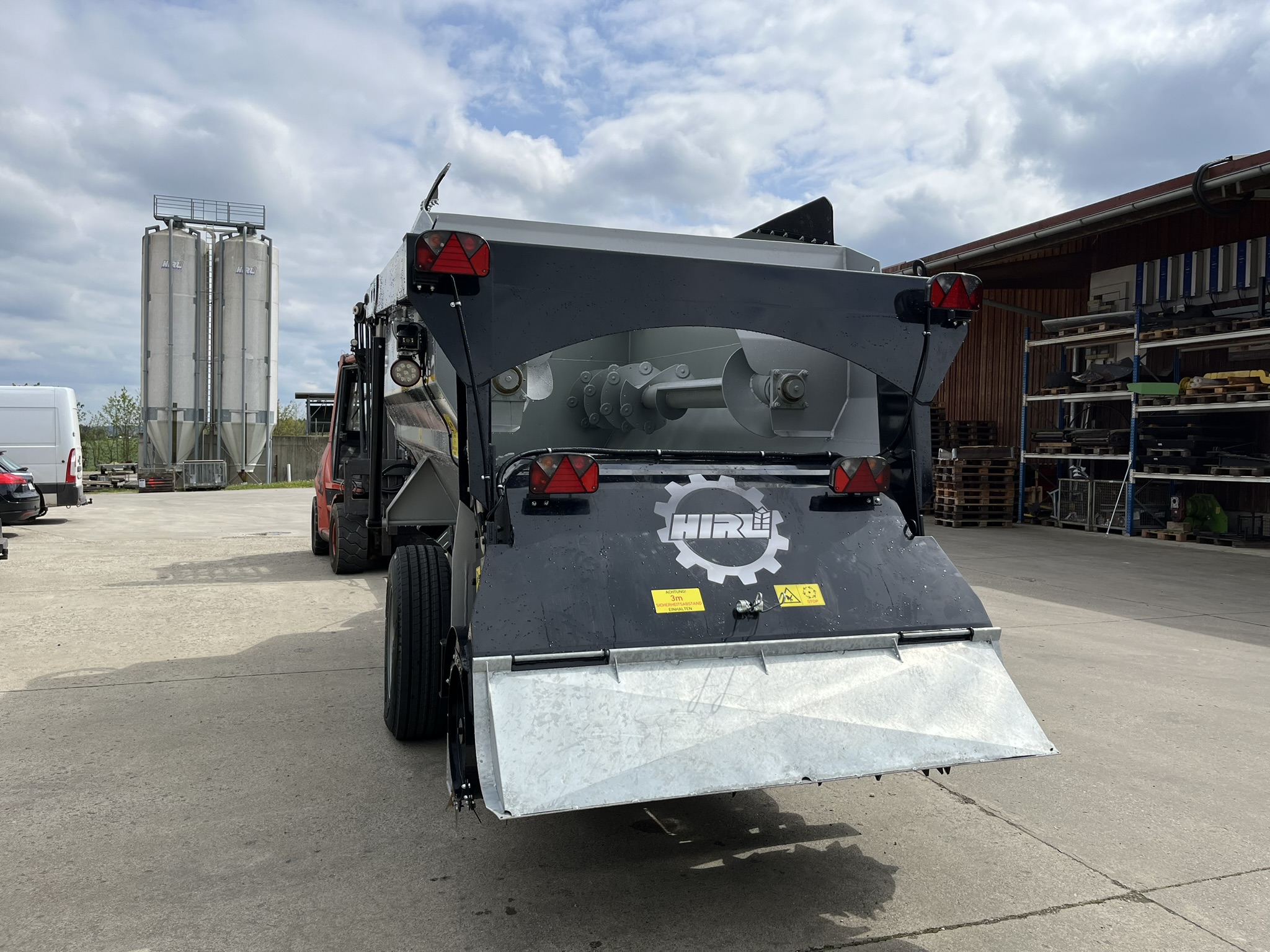 Futtermischwagen Fräsmischwagen Heckfräse Hirl T horizontal Pro