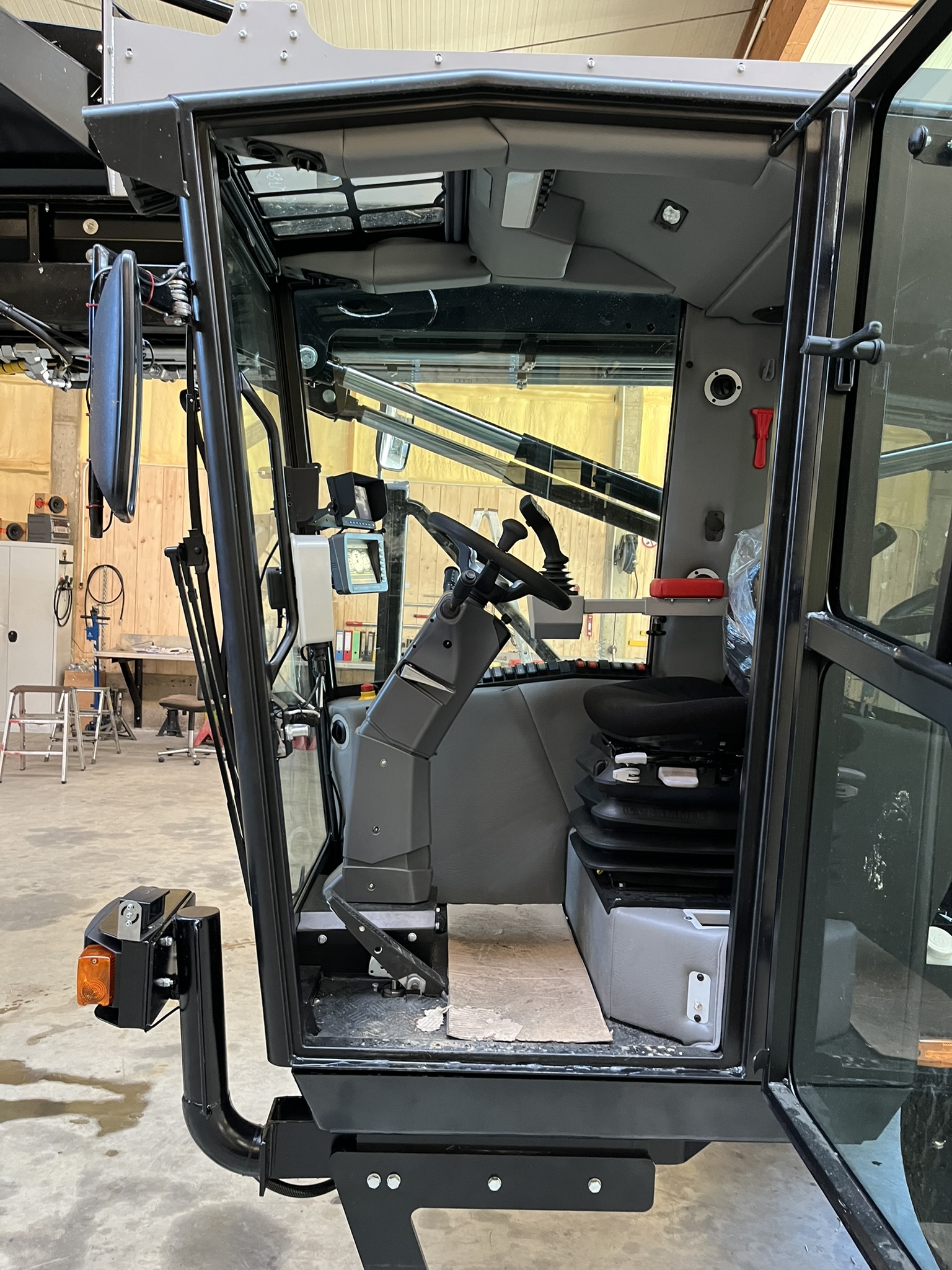 Futtermischer Selbstfahrer Kabine Hirl SF vertikal Pro