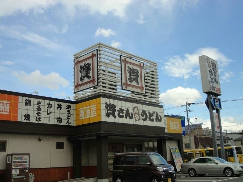 近隣［約60m］（若戸トンネル戸畑出口「新池３丁目交差点」そば／資さんうどん新池店／西鉄バス千坊バス停前／徒歩1分）