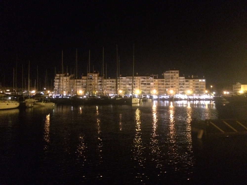 Hyères 'Skyline' by night ...