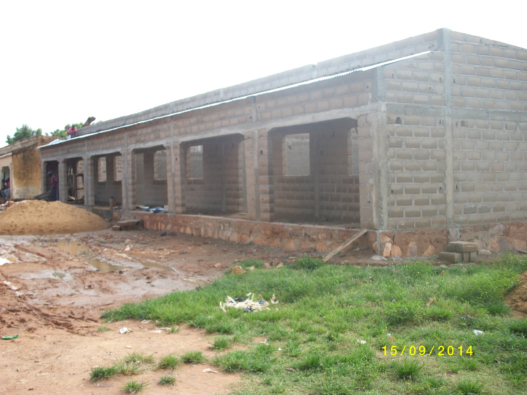 N'Gabacoro-Droit : Tôles du toit installées