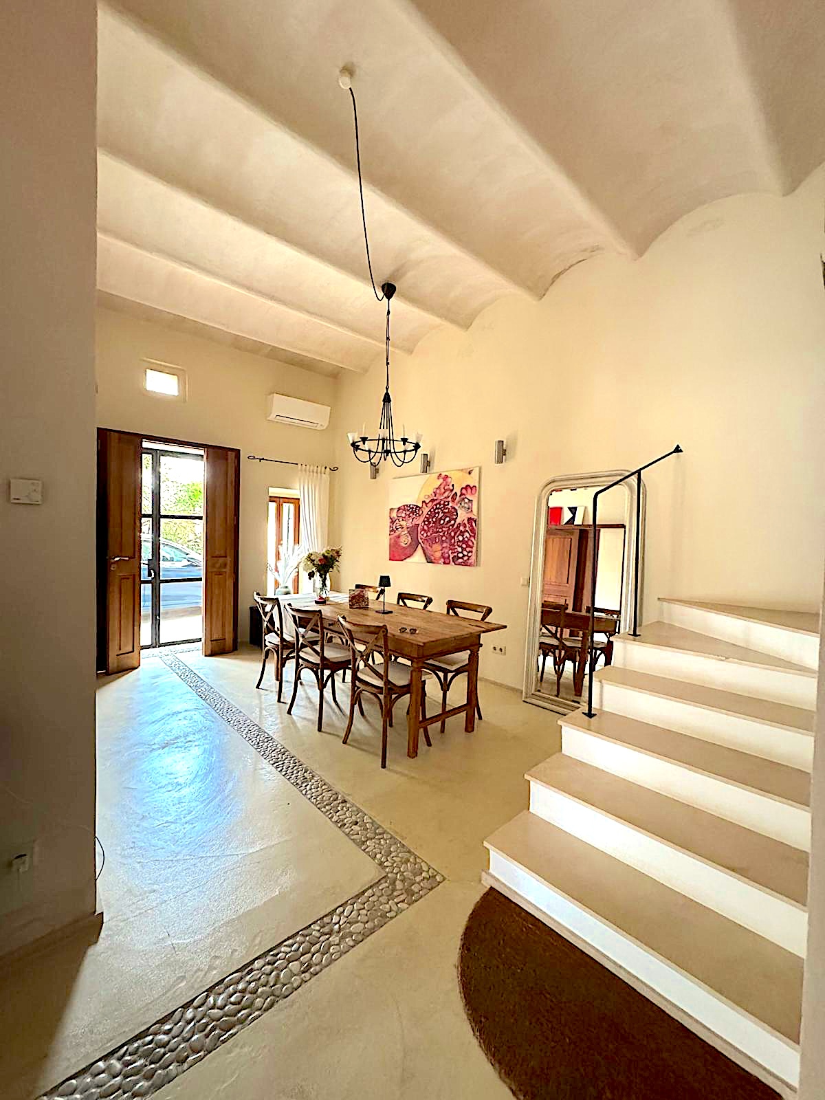 Sala Entrada und Esszimmer, Aufgang zum OG