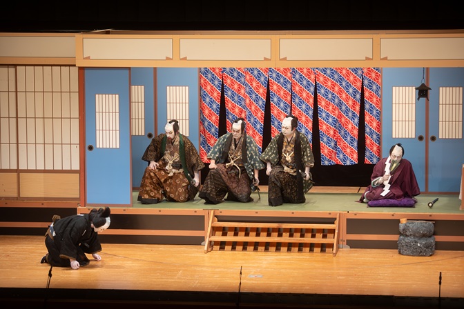 「中島東松神座」の演目「仮名手本忠臣蔵七段目一力茶屋」の本番一場面。稽古時とは見違える堂々とした演技。