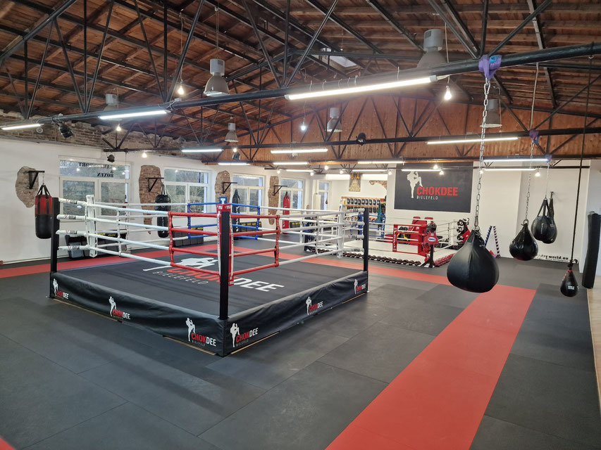 Trainieren im Boxring in Bielefeld beim ChokDee