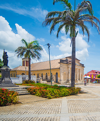 Iglesia de Saint Jean Baptiste en Le Moule, en la costa este © Guillaume Aricique, 2017, Comité du Tourisme des Îles de la Guadeloupe CTIG