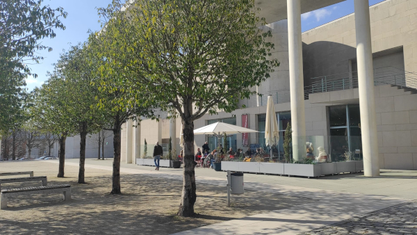 Aussenansicht des Cafés Kumus.