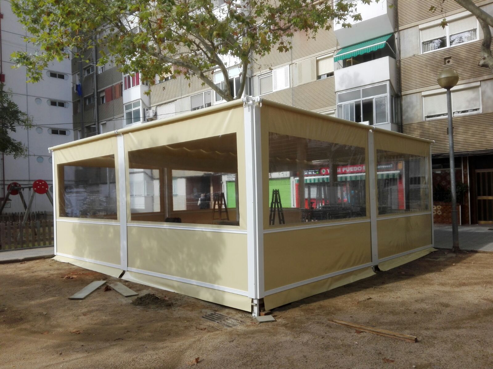 Toldo Corredero + Cerramientos (Badia del Vallès)